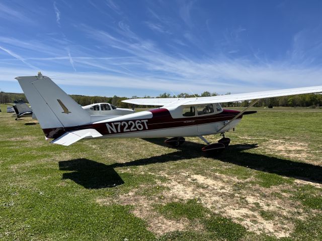 Cessna Skyhawk (N7226T)