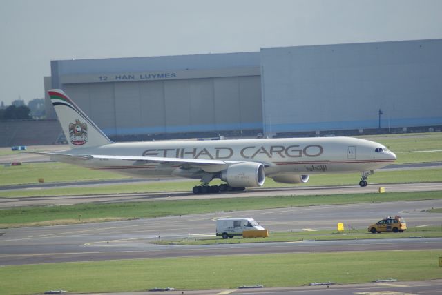 Boeing 777-200 (A6-DDB) - Etihad Airways Cargo B777-FFX cn39692