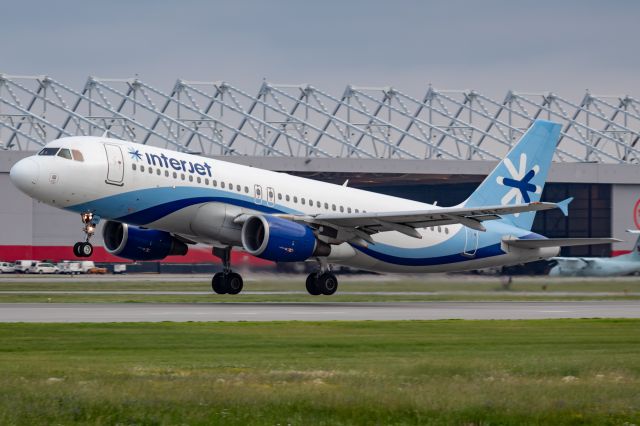 Airbus A320 (XA-ABC) - Interjet 2821 departs Montreal for a sunnier and warmer Cancun.