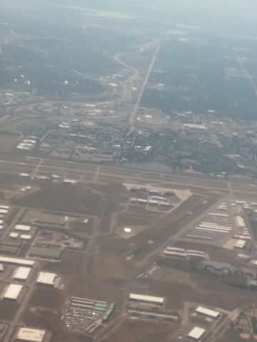 — — - From Southwest flight 515 on approach into KDEN