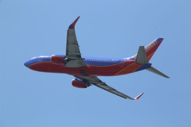 BOEING 737-300 (N637SW)