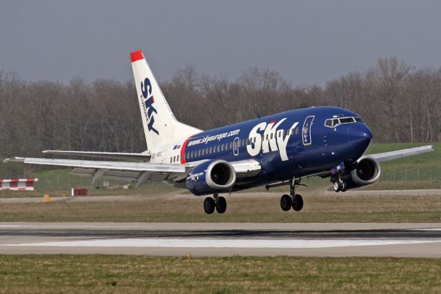 Boeing 737-500 (OM-SEC)