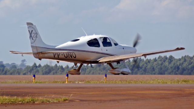 Cirrus SR-22 (PP-UNO)