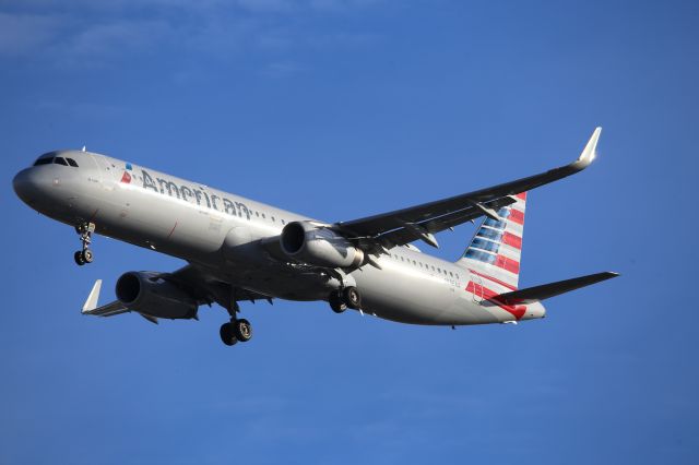 Airbus A321 (N146AA)