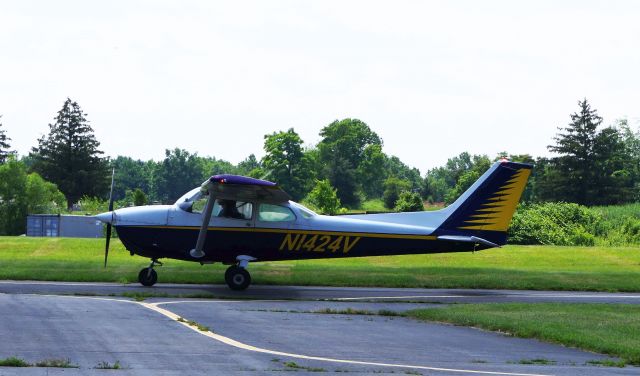 Cessna Skyhawk (N1424V)