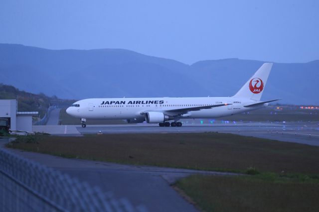 BOEING 767-300 (JA654J) - May 20th 2019:HND-HKD.