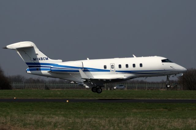 Bombardier Challenger 300 (M-ABCM)