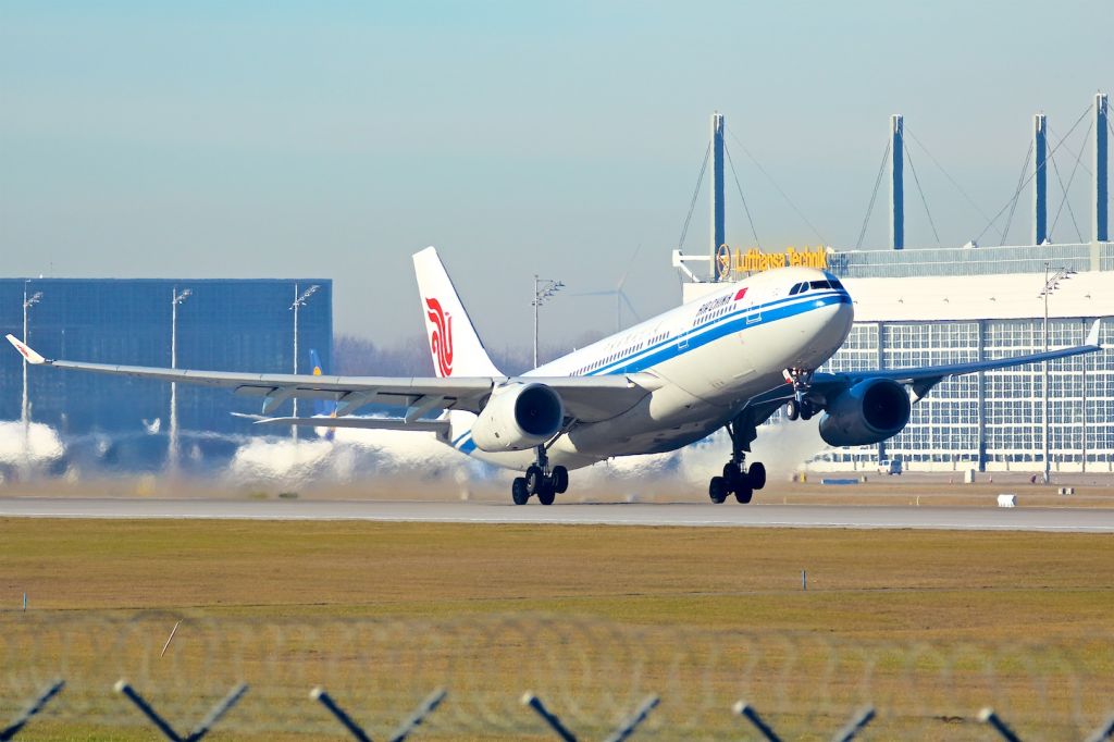 Airbus A330-200 (B-5927)