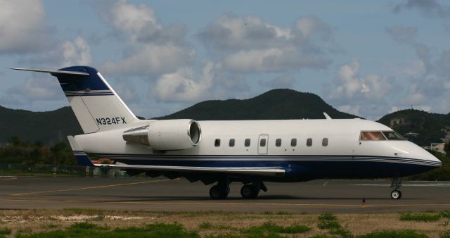 Canadair Challenger (N324FX)