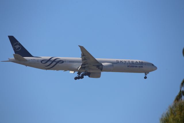 BOEING 777-300ER (HL7783)