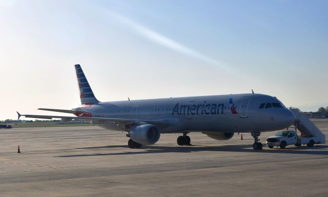 Airbus A321 (N173US) - American Airlines Airbus A321-211 N173US in Charlotte 