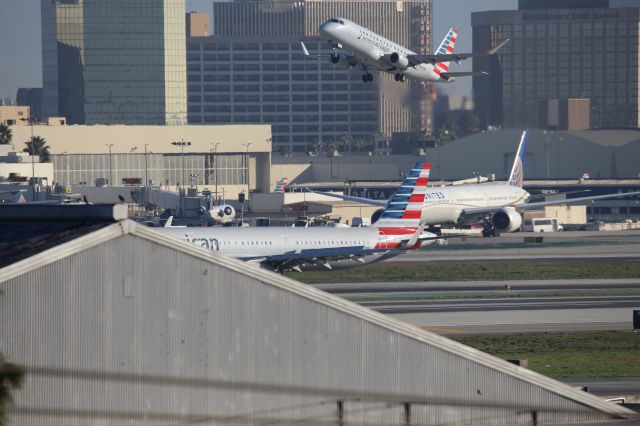 EMBRAER 175 (long wing) (N214NN)