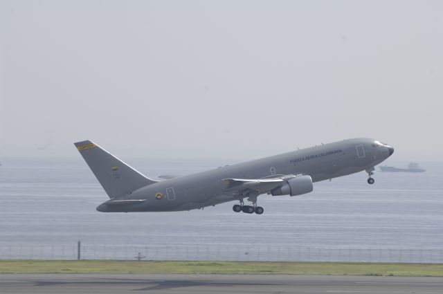 BOEING 767-200 (FAC1202) - Departure at HND Airport R/W16L on 2011/09 14 Colombia Air Force