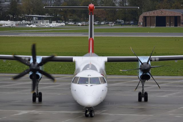 de Havilland Dash 8-400 (OE-LGM)