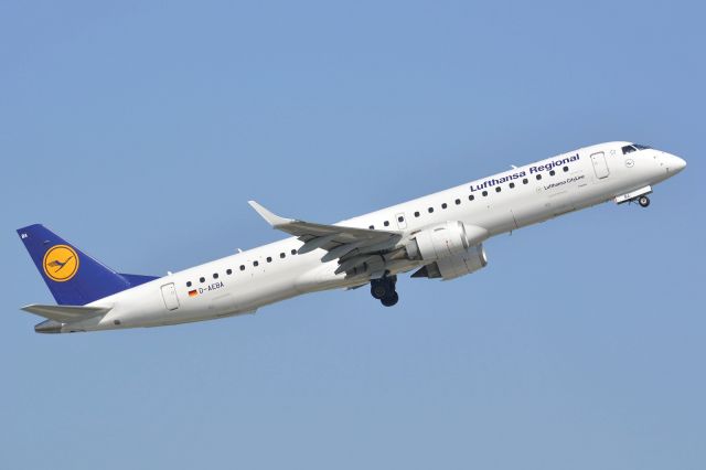 Embraer ERJ-190 (D-AEBA)