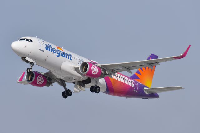 Airbus A320 (N198NV) - 23-R 01-21-25