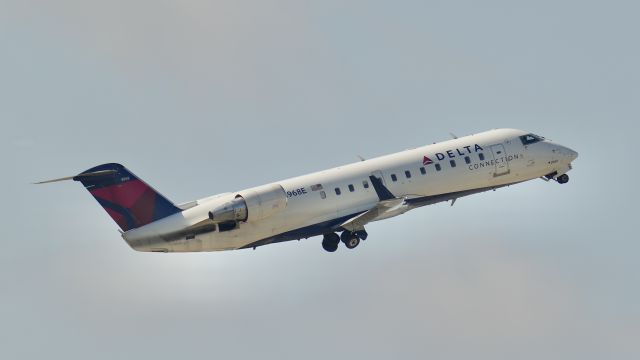 Canadair Regional Jet CRJ-700 (N8968E)