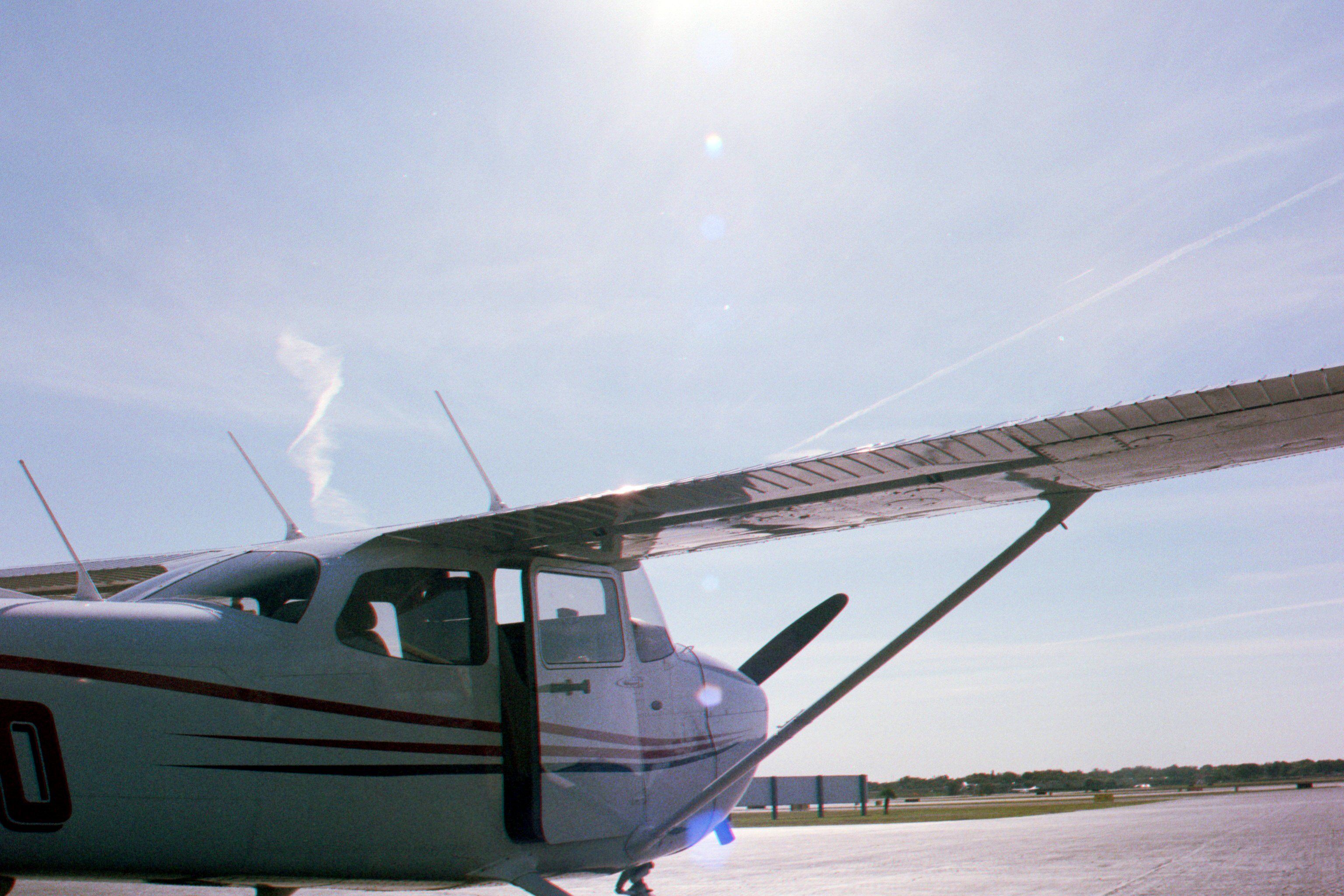 Cessna Skyhawk (N62770) - Great weather to fly, doing the pre-flight.