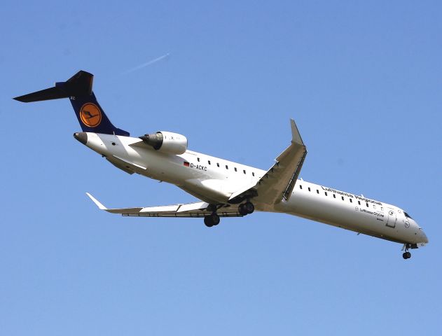 Canadair Regional Jet CRJ-900 (D-ACKC) - Lufthansa Canadair Regional Jet CRJ-900 on final approach to runway 32L, Toulouse Blagnac Airport (LFBO-TLS)