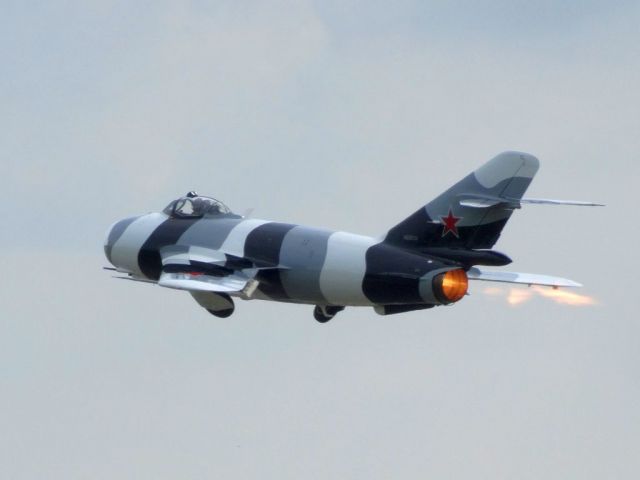 MIKOYAN MiG-17 (N6953X)