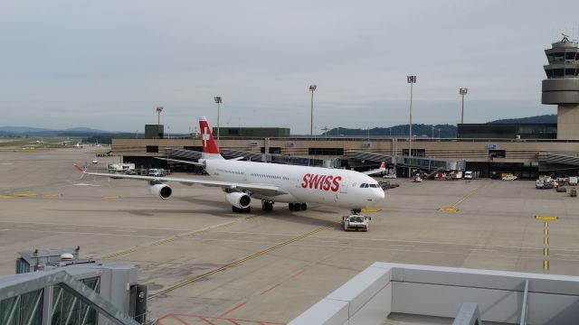 Airbus A340-300 (HB-JMM)