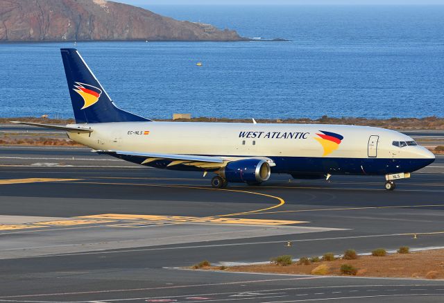 BOEING 737-400 (EC-NLS)