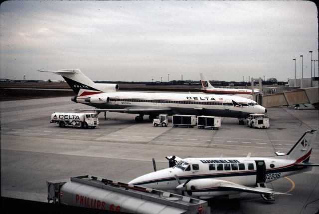 Boeing 727-100 (N520DA) - Delta 727 being refueled by a truck at CLT.  Note United B737 in background and commuter aircraft in foreground.