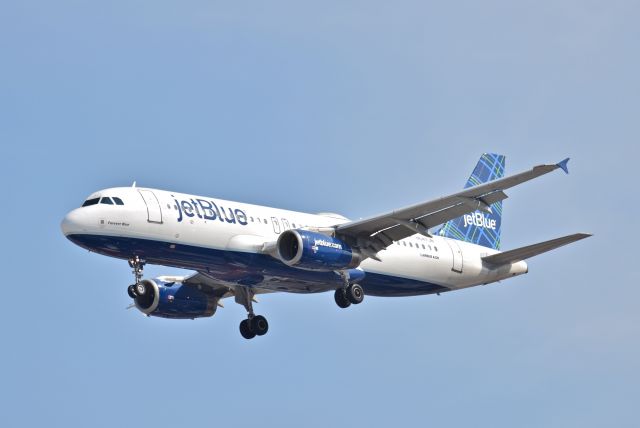 Airbus A320 (N547JB) - Airbus A320-232 N547JB MSN 1849 of JetBlue named "Forever Blue" on final to Mexico City Airport´s runway 05R (07/2019). 