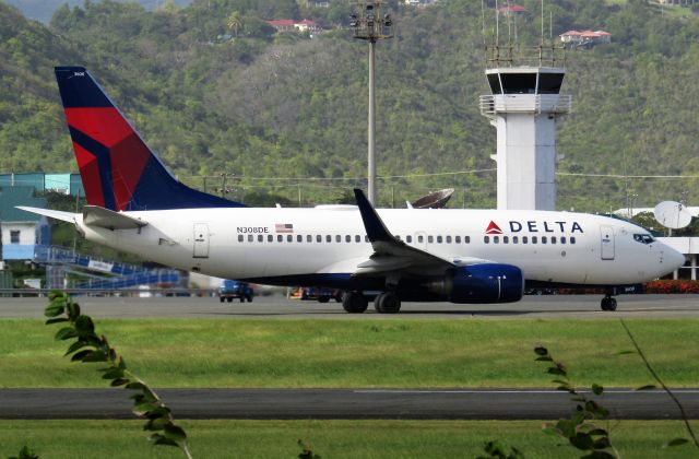 Boeing 737-700 (N308DE)