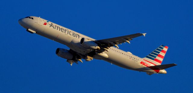 Airbus A321 (N540UW) - McCarran Las Vegas 09DEC20