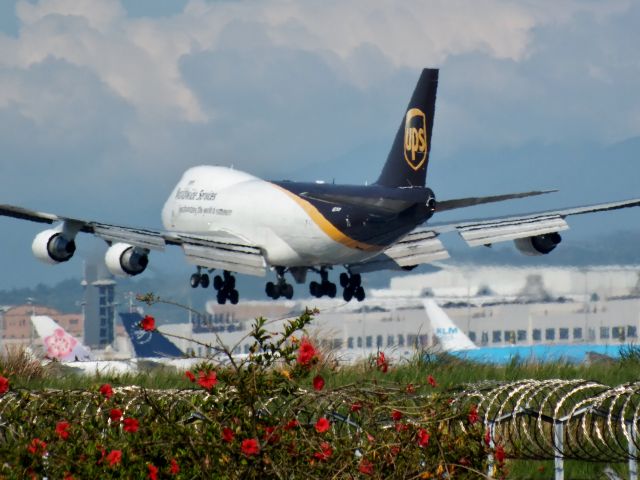 Boeing 747-400 (N572UP)