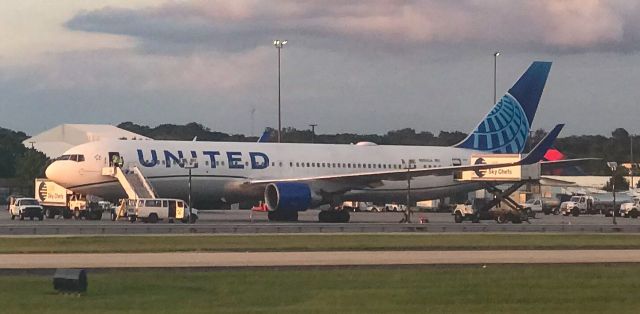 BOEING 767-300 (N656UA) - Just flew in the Chicago Bears.  Beautiful new livery on the 767!  9/26/20.