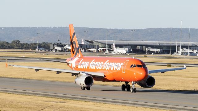 Airbus A320 (VH-VGF) - Airbus A320-232. Jetstar VH-VGF heading for runway 03, YPPH. 290319.