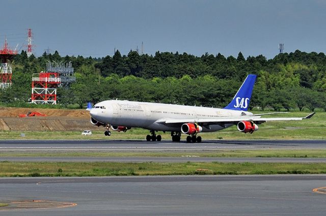 Airbus A340-300 (OY-KBD) - Full Reverse