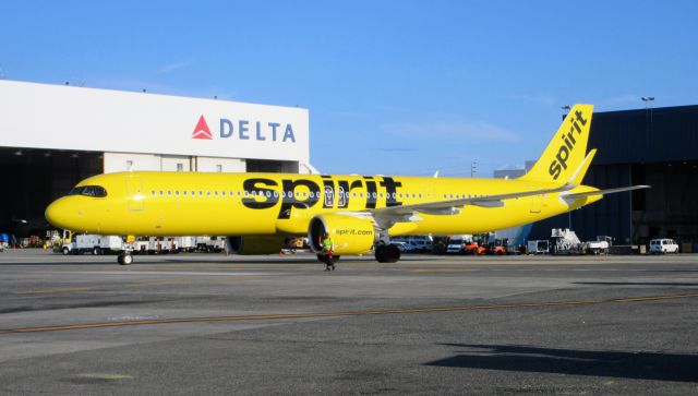Airbus A321 (N728NK) - Brand new banana!