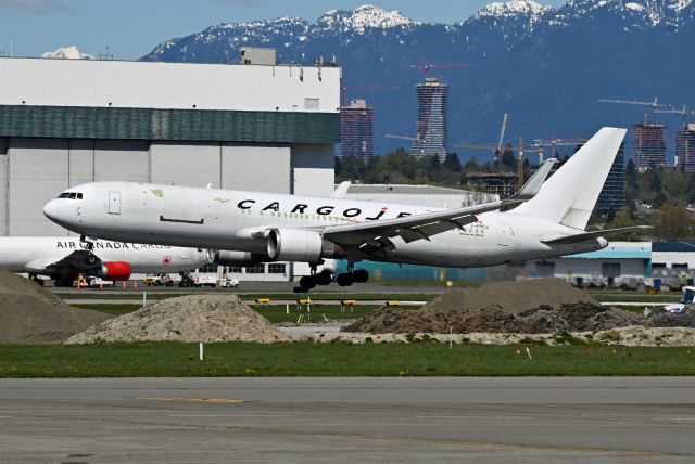 BOEING 767-300 (C-FPCJ)