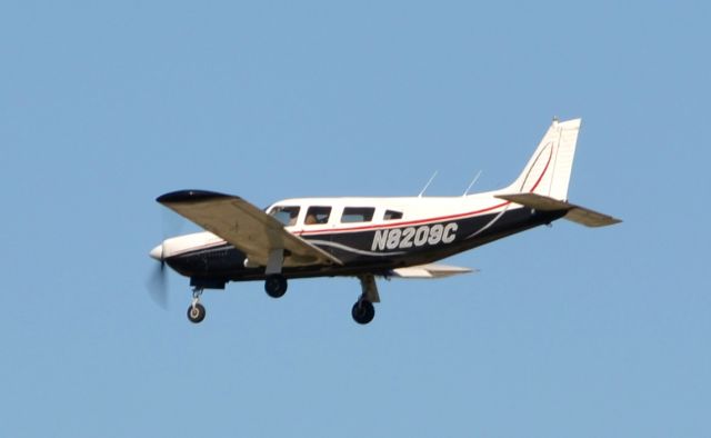 Piper Saratoga (N8209C)