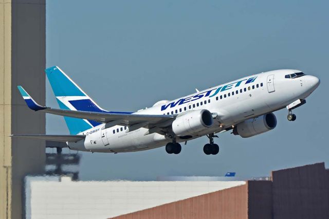 Boeing 737-700 (C-GWSH) - WestJet Boeing 737-76N C-GWSH at Phoenix Sky Harbor on January 25, 2018.  