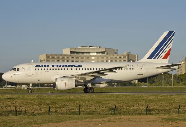 Airbus A319 (F-GRHR) - Air France - Airbus A319-111 C/N 1415 - F-GRHR - at CDG 2004-09-25.