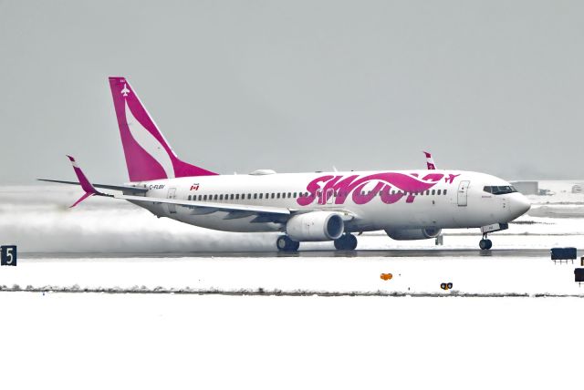 Boeing 737-800 (C-FLBV)