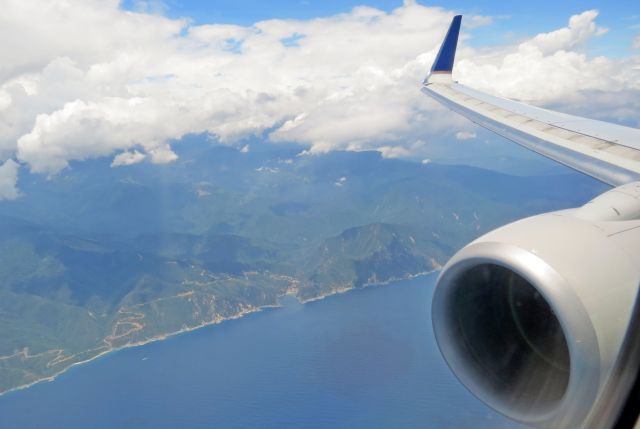 Boeing 737-700 (HP-1373CMP) - Venezuelan coastline.