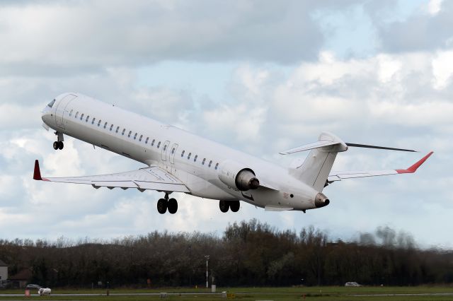 Canadair Regional Jet CRJ-100 (EI-HBA)