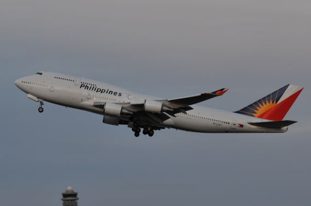 BOEING 777-300 (RP-C7471)