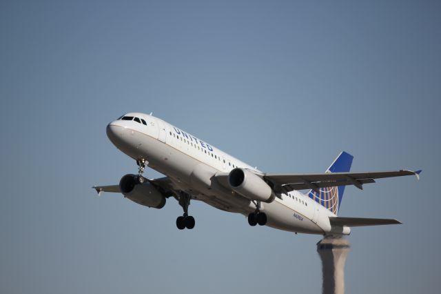 Airbus A320 (N439UA)