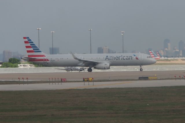 Airbus A321 (N141NN)