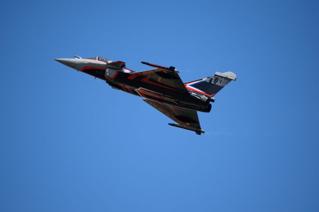 — — - Rafale solo display 2018