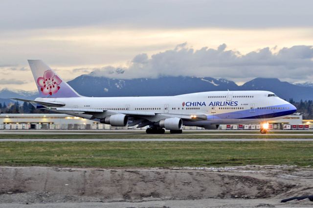 Boeing 747-400 (B-18206)