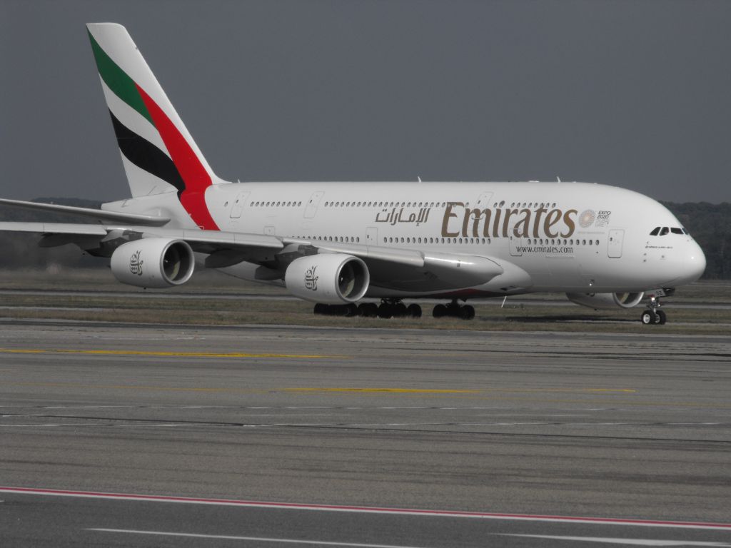 Airbus A380-800 (A6-EOZ)