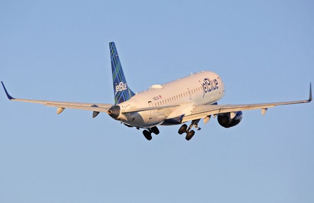 Embraer ERJ-190 (N203JB) - Look At Blue Now - Cleaning up and Climbing out @ KBOS Logan 