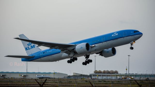 Boeing 777-200 (PH-BQO) - Departing as KL773 AUA-AMS